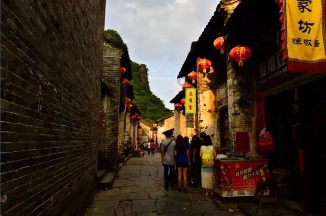 传承传统文化 共享浓情腊八——青岛银行枣庄市中支行联合青檀社区举办腊八蒜DIY活动